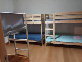 Общая комната сдается в аренду за 320 € в месяц в Sintra, Rua Brincos de Princesa