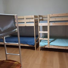 Mehrbettzimmer for rent for 320 € per month in Sintra, Rua Brincos de Princesa