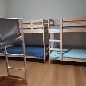 Gedeelde kamer te huur voor € 320 per maand in Sintra, Rua Brincos de Princesa