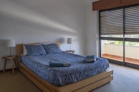 Private room for rent for €900 per month in Sintra, Rua Vale São Martinho