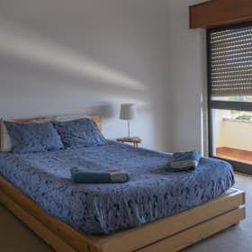 Pokój prywatny do wynajęcia za 900 € miesięcznie w mieście Sintra, Rua Vale São Martinho