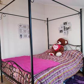 Private room for rent for €609 per month in Sintra, Rua Brincos de Princesa