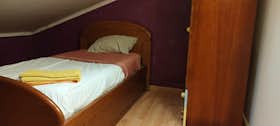 Отдельная комната сдается в аренду за 420 € в месяц в Sintra, Rua Brincos de Princesa
