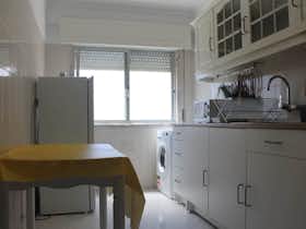 Wohnung zu mieten für 1.950 € pro Monat in Sintra, Praceta Francisco Martins