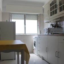 Apartment for rent for €1,950 per month in Sintra, Praceta Francisco Martins