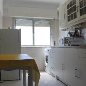 Apartamento en alquiler por 1950 € al mes en Sintra, Praceta Francisco Martins