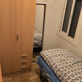 Private room for rent for €450 per month in Barcelona, Carrer de Floridablanca