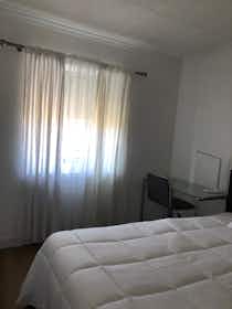 Отдельная комната сдается в аренду за 330 € в месяц в Alicante, Carrer Algol