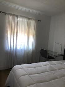 Cameră privată de închiriat pentru 330 EUR pe lună în Alicante, Carrer Algol