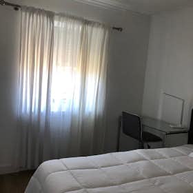 Отдельная комната сдается в аренду за 330 € в месяц в Alicante, Carrer Algol