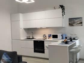 Wohnung zu mieten für 4.063 € pro Monat in Pescara, Via Giosuè Carducci