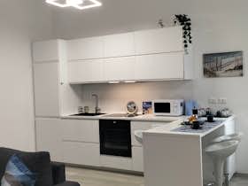 Lägenhet att hyra för 4 063 € i månaden i Pescara, Via Giosuè Carducci