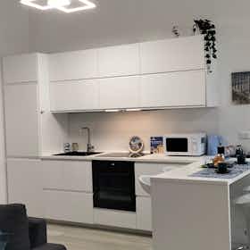 Квартира за оренду для 4 063 EUR на місяць у Pescara, Via Giosuè Carducci