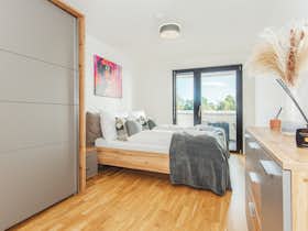 Apartment for rent for €3,600 per month in Vienna, Zelda-Kaplan-Weg