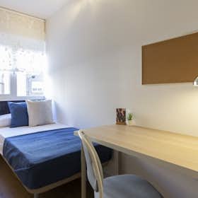 Private room for rent for €580 per month in Madrid, Calle de Turaco