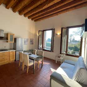 Apartment for rent for €1,700 per month in Pernumia, Via Trinità