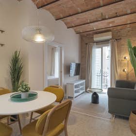 Apartment for rent for €3,700 per month in Barcelona, Carrer de l'Avenir