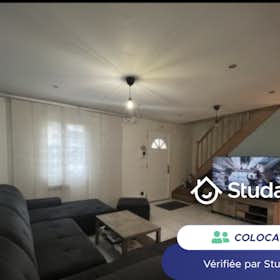 Private room for rent for €540 per month in Ézanville, Rue Danton