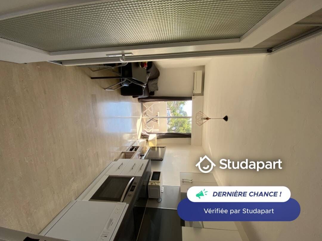 Apartment for rent for €720 per month in Antibes, Route de Grasse