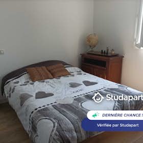 Private room for rent for €510 per month in Saint-Jean-de-Luz, Avenue Karsinenea