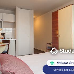 Private room for rent for €600 per month in La Rochelle, Rue Franc Lapeyre