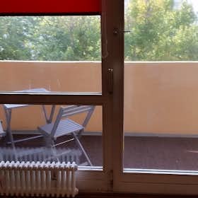 Apartment for rent for €1,150 per month in Berlin, Burggrafenstraße
