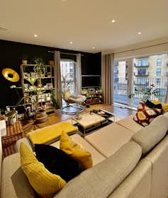 Квартира сдается в аренду за 2 752 £ в месяц в London, Moy Lane