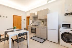 Mehrbettzimmer zu mieten für 370 € pro Monat in Ferrara, Via Guido d'Arezzo
