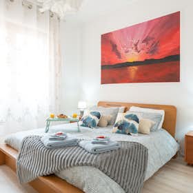 Apartment for rent for €1,400 per month in Loano, Via Aurelia