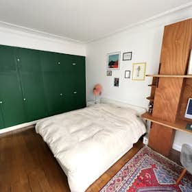 Apartment for rent for €1,900 per month in Paris, Rue Étienne Dolet