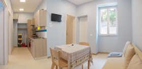 公寓 正在以 €1,800 的月租出租，其位于 Ischia, Via San Giovanni della Croce