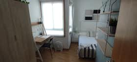 私人房间 正在以 €400 的月租出租，其位于 Vigo, Rúa do Conde de Torrecedeira