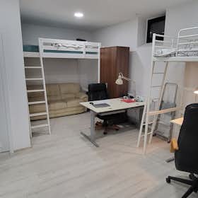 Отдельная комната сдается в аренду за 295 € в месяц в Ljubljana, Ptujska ulica