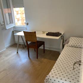Private room for rent for €650 per month in Barcelona, Passeig de Manuel Girona
