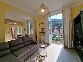 Apartment for rent for €3,548 per month in Varazze, Via Santa Maria in Bethlem