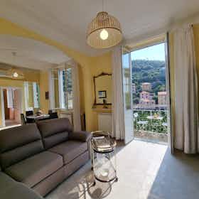 Appartement te huur voor € 3.548 per maand in Varazze, Via Santa Maria in Bethlem