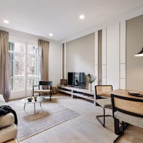Apartment for rent for €4,256 per month in Barcelona, Carrer de Roger de Llúria