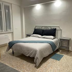 Private room for rent for €850 per month in Florence, Viale Francesco Redi