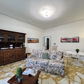 Apartment for rent for €2,471 per month in Genoa, Corso Torino