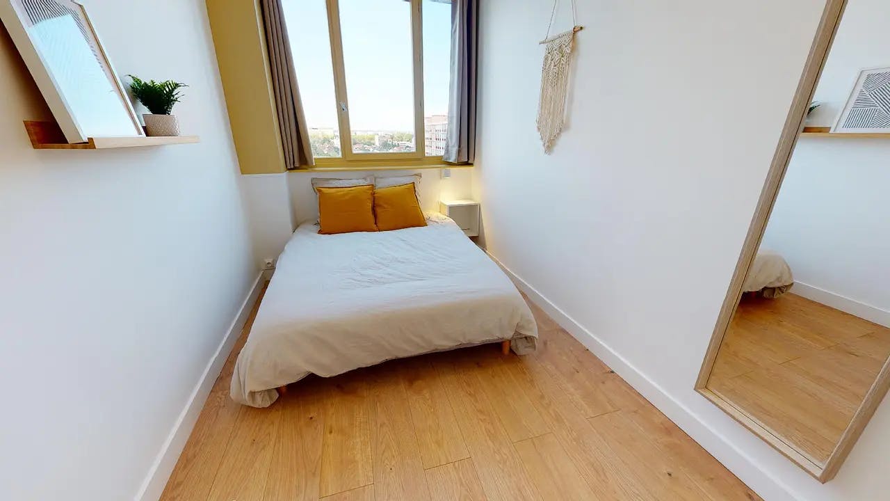 Rue Édouard Branly, Bron preview