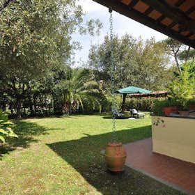 Casa for rent for 50.000 € per month in Forte dei Marmi, Via Antonio Canova