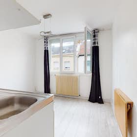 Mieszkanie do wynajęcia za 420 € miesięcznie w mieście Amiens, Rue Ledieu