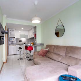 Apartment for rent for €1,150 per month in Porto, Rua de Cinco de Outubro