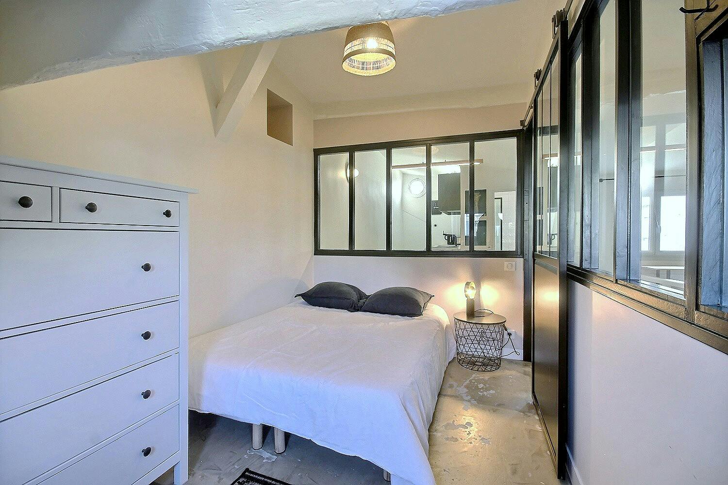 1-Bedroom Apartment in Rue Guisarde, Paris (1480051) room image 40