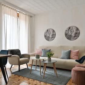 Apartment for rent for €3,800 per month in Madrid, Calle de Velarde