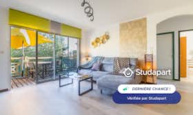 Appartement te huur voor € 1.300 per maand in Aytré, Boulevard de la Mer