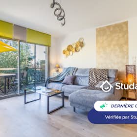 Appartement te huur voor € 1.300 per maand in Aytré, Boulevard de la Mer