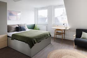 单间公寓 正在以 €1,275 的月租出租，其位于 Aachen, Mefferdatisstraße