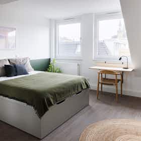 Studio for rent for €1,449 per month in Aachen, Mefferdatisstraße