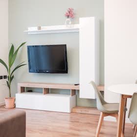 Appartement te huur voor € 900 per maand in Brugherio, Via Volturno
